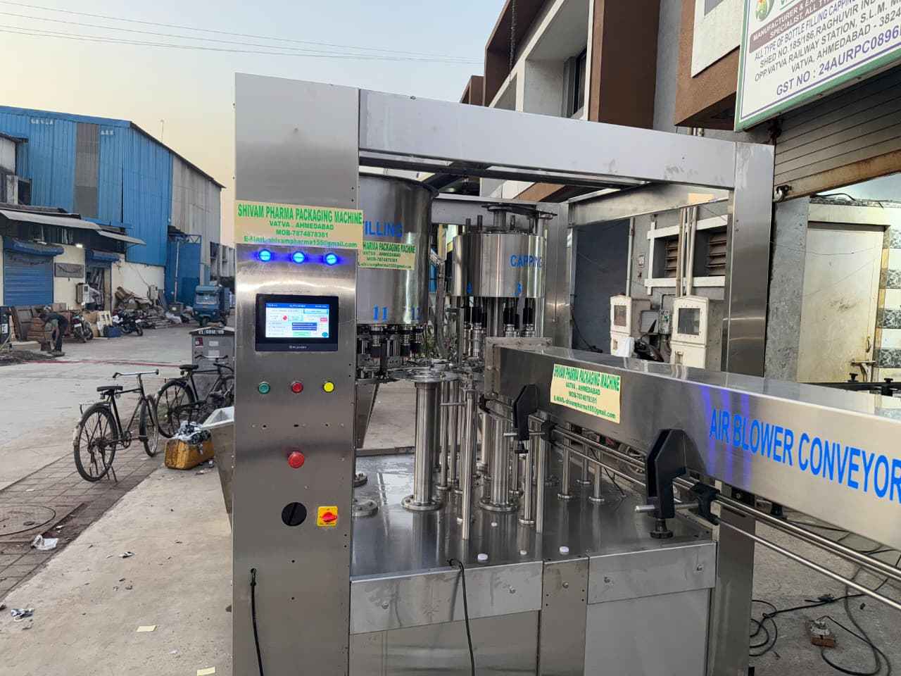 The bottle infeed and star wheel system of the RTC-8